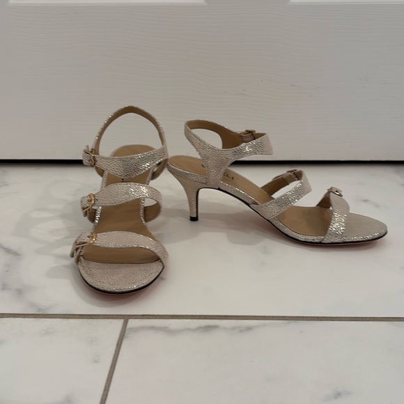 Van Eli 6.5N kitten heel, gold ✨ never worn - Picture 1 of 3